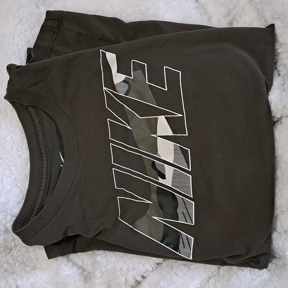 Nike Tops - NIKE DRIFIT SIZE MEDIUM OLIVE CAMO COLORED